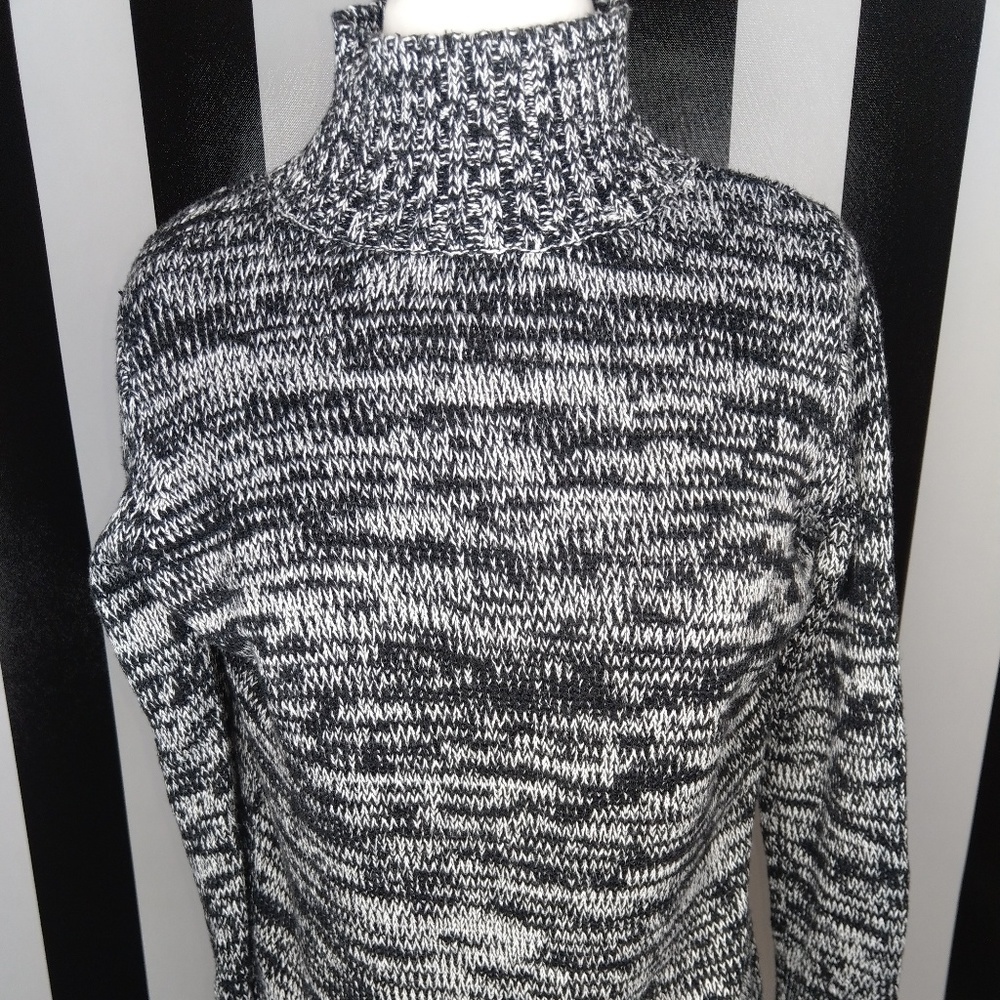 Old navy medium black and white turtleneck sweater